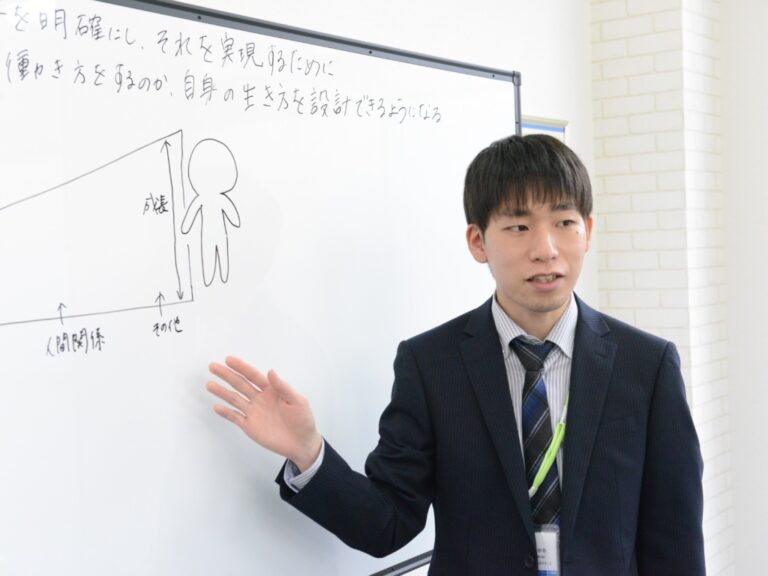 「まずは利用者さまのお話をしっかり聞くこと。そこから、私にできることは何かを考えています。」——ノードワークス綾瀬 生活支援員・出野 伸幸