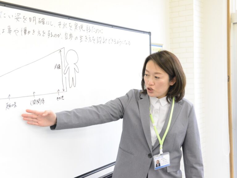 「堅苦しく考えずに、ちょっと不安だから話を聞いてと頼られるような存在でありたいと思います。」——ノードワークス綾瀬 職業指導員・若月 理沙